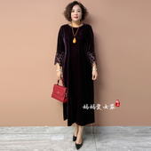 高端妈妈秋冬新款 圆领刺绣洋气连衣裙丝绒宽松大码 遮肉过膝打底裙