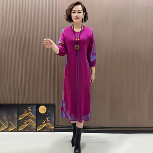 妈妈针织连衣裙2025气质优雅宽松大牌正品花色显瘦套头大码毛衣裙