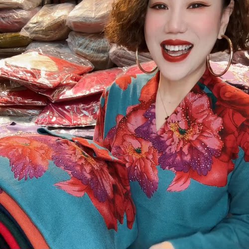 高品质！气质妈妈烫钻V领针织衫