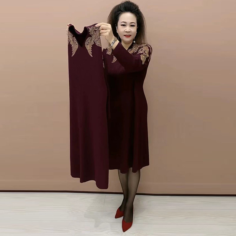 妈妈羊毛针织连衣裙女中长款V领重工钻喜庆洋气修身显瘦打底毛衣
