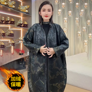 气质妈妈风衣加绒外套复古印花鹿皮绒宽松大码200斤显瘦中长大衣