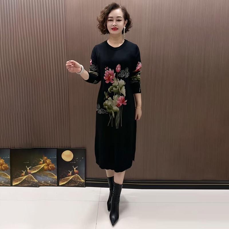 中年妈妈印花针织打底衫女秋冬圆领羊绒衫洋气大码宽松中长款毛衣