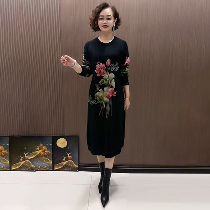 中年妈妈印花针织打底衫女秋冬圆领羊绒衫洋气大码宽松中长款毛衣