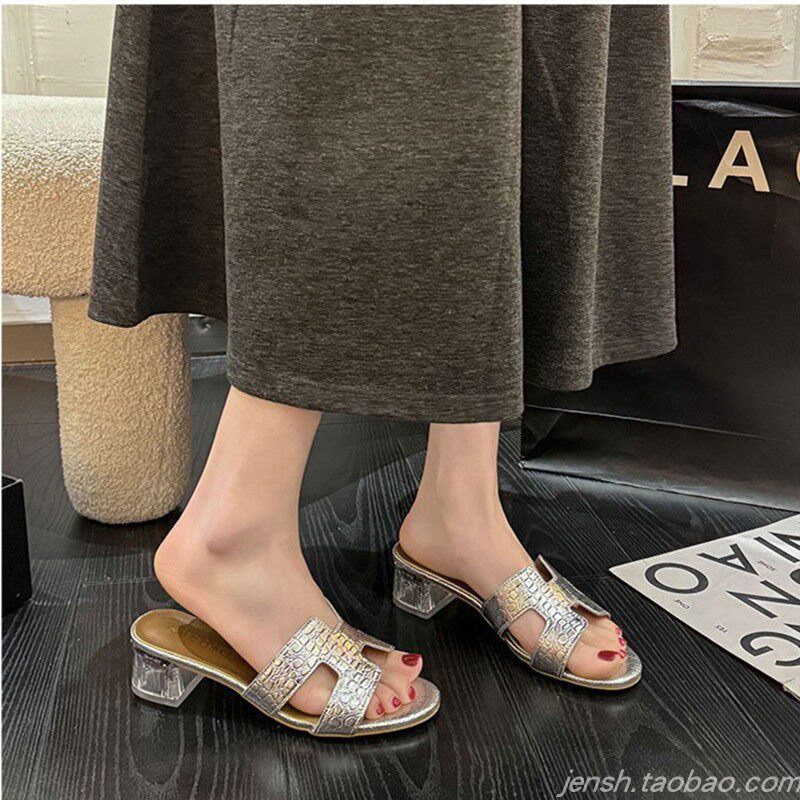 2026新高级感粗跟一字拖女夏外穿法式亮片方头凉拖鞋配裙子高跟鞋