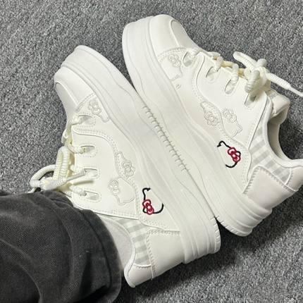 2025秋季新款奶fufu刺绣HelloKitty绑带大头板鞋子女厚底校园女鞋