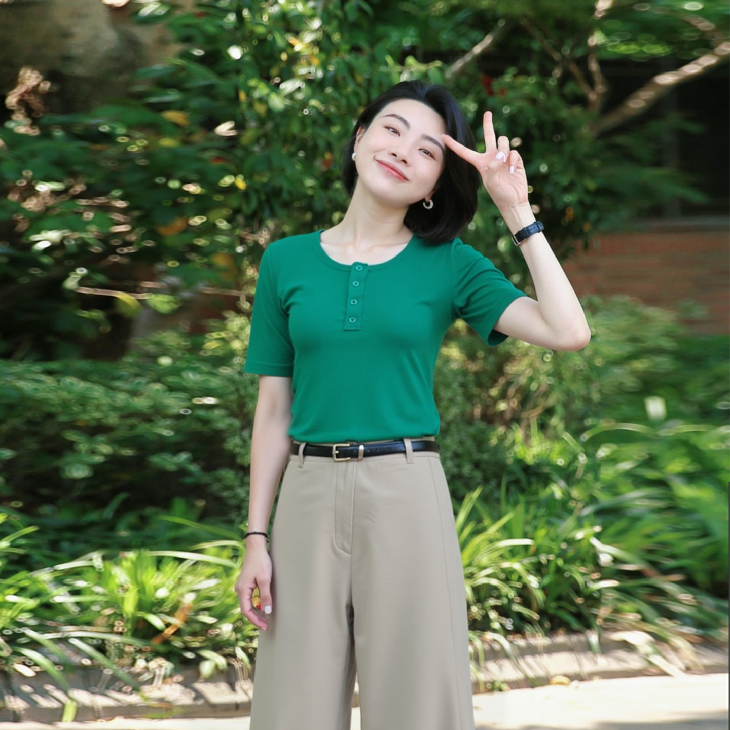 【6.28新品】VEE【绿皮书】25夏百搭中袖细坑条亨利领半开纽扣T恤
