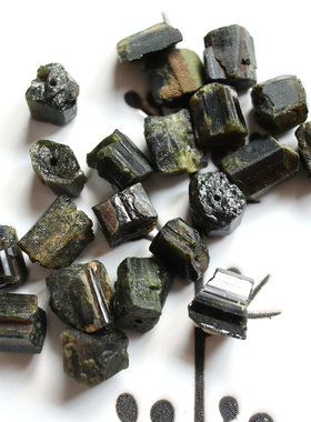 小森林！绿碧玺原矿粒未打磨散珠子DIY手工串珠个性原石粗犷