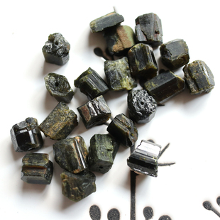 小森林！绿碧玺原矿粒未打磨散珠子DIY手工串珠个性原石粗犷