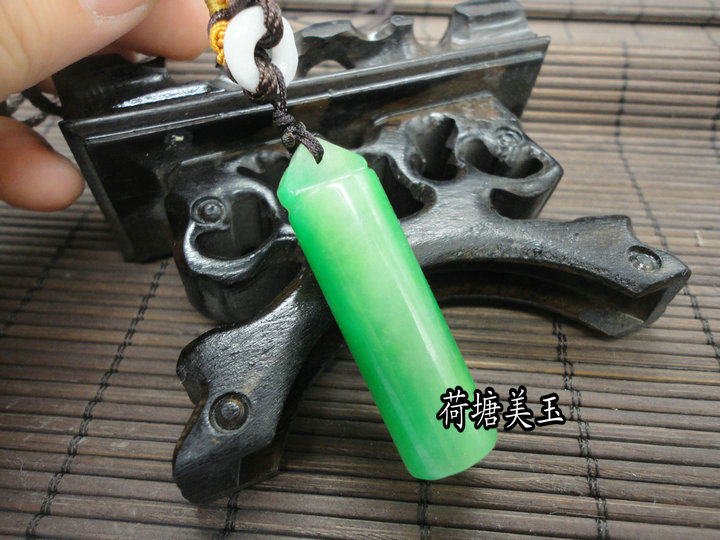 翡翠圆柱 天然翠绿擎天柱玉器吊坠挂件男女款饰品特价包邮