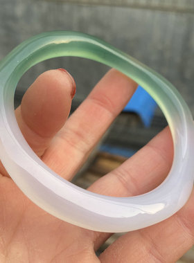 个性女款绿玉髓水波纹手镯