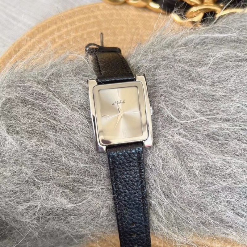 米莉莎Mishali新款银色方形皮带手表女表简约大表盘小众直播款