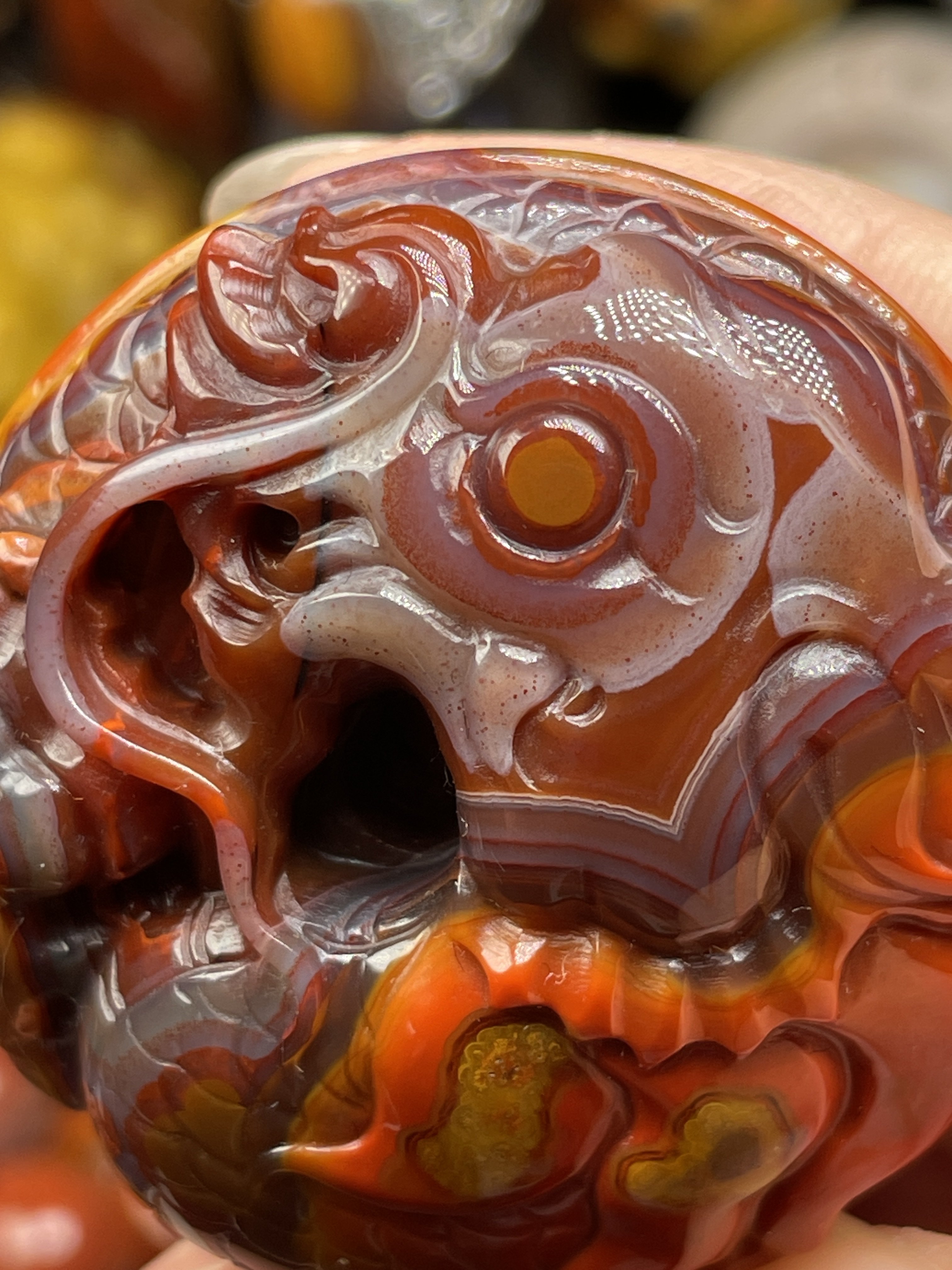 战国红玛瑙精品大湾多彩俏色巧雕苏工精雕天眼龙扣挂件把件摆件