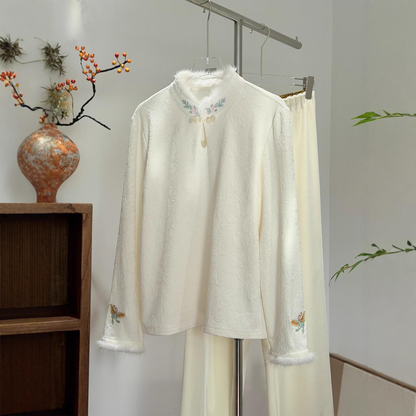 新中式高端刺绣打底衫女水貂毛盘口立领修身针织加绒内搭T恤冬季