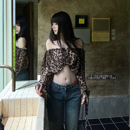 豹纹印花镂空一字肩抹胸上衣女