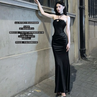 Lienni秋季新款镂空露肩高腰显瘦褶皱拼接蕾丝挂脖缎面连衣裙女