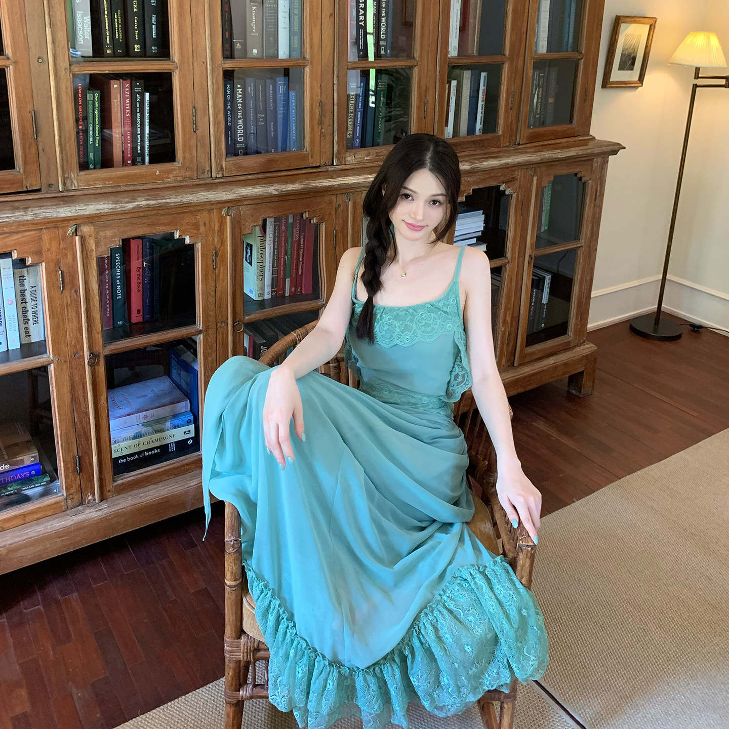 Lienni2026春夏新款收腰显瘦后背绑带拼接蕾丝长款吊带连衣裙女