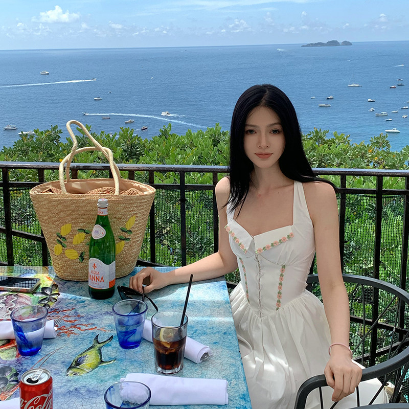 Lienni2025夏季新款气质收腰显瘦法式田园立体刺绣花边连衣裙女