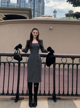 Lienni2025冬季新款时髦气质单排扣灰色方领收腰显瘦内搭连衣裙女