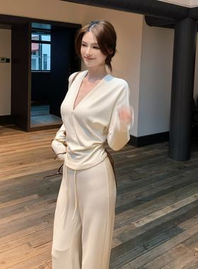Lienni2025秋冬新款长袖v领百搭上衣女高腰显瘦阔腿裤羊绒三件套