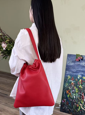 QEEJI大号褶皱tote2025文艺可爱高彩度头层牛皮柔软单肩女书包