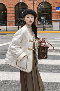 白色小香风轻薄短款羽绒服女冬季今年流行小个子韩系时尚洋气外套图片