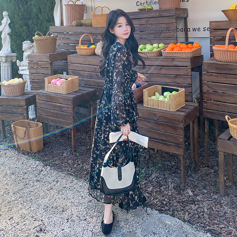 黑色V领碎花连衣裙女设计感赫本风别致高腰显瘦A字裙2025春秋新款,商品下架区,浙宝159
