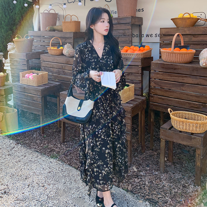黑色V领碎花连衣裙女设计感赫本风别致高腰显瘦A字裙2025春秋新款,商品下架区,浙宝159