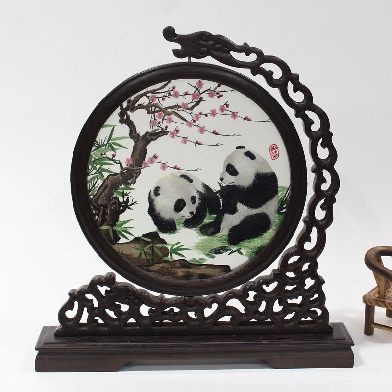 包邮熊猫蜀绣屏风摆件四川旅游纪念品摆台中国风刺绣礼品友人礼物|msdalam kategori Ciri-ciri kraftangan, kesenian rakyat dan kraf Ciri-ciri, sulaman - dari Buy2taobao.com untuk memberikan perkhidmatan ejen Taobao profesional membeli