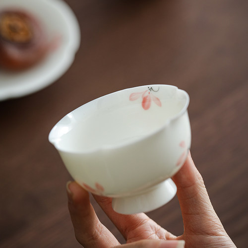 手绘兰花羊脂玉瓷主人杯