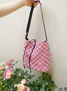 MOREGOOL 23/SS原创 红色棋盘格水桶包 日常百搭帆布包单肩斜挎包