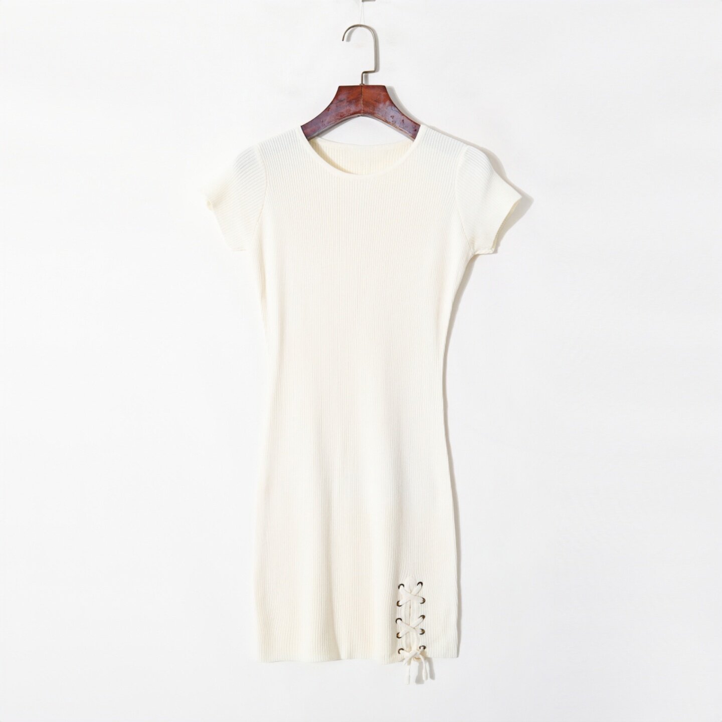 春夏米白色坑条修身针织连衣裙女 系带辣妹风显瘦百搭短袖包臀裙