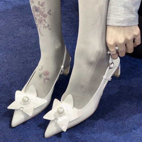 珍珠百合花尖头高跟真皮低跟鞋
