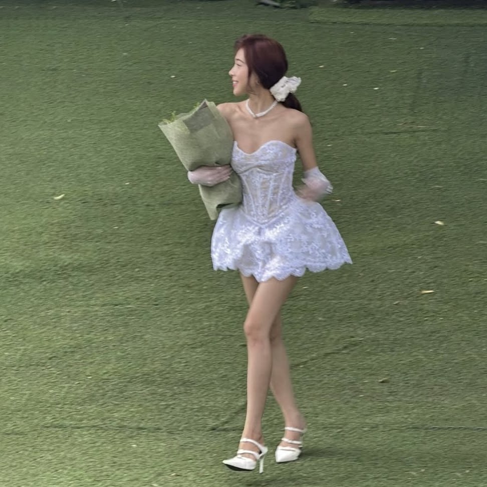 复古优雅白色蕾丝抹胸高腰连衣裙女束腰花苞裙无袖蓬蓬小礼服裙女