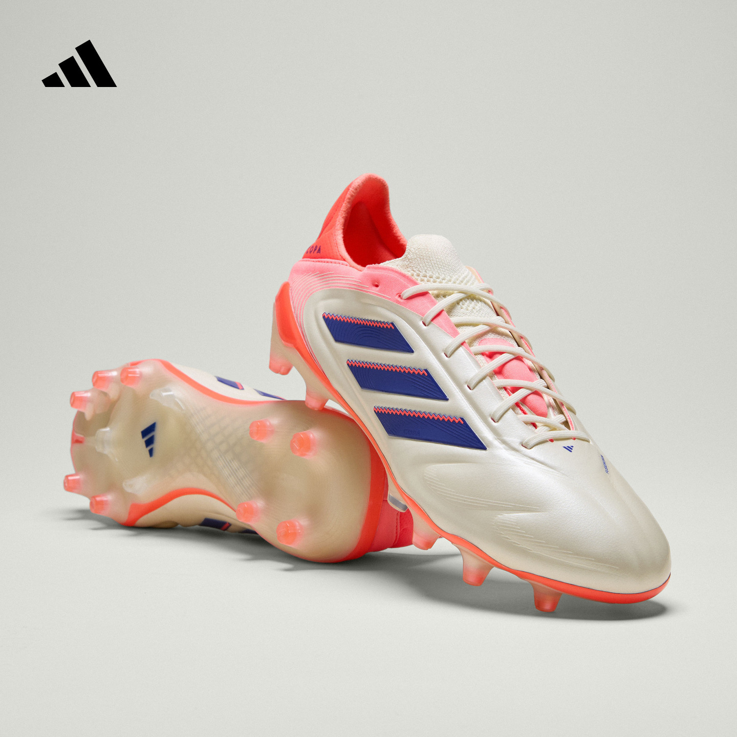 阿迪达斯男女足球鞋adidas