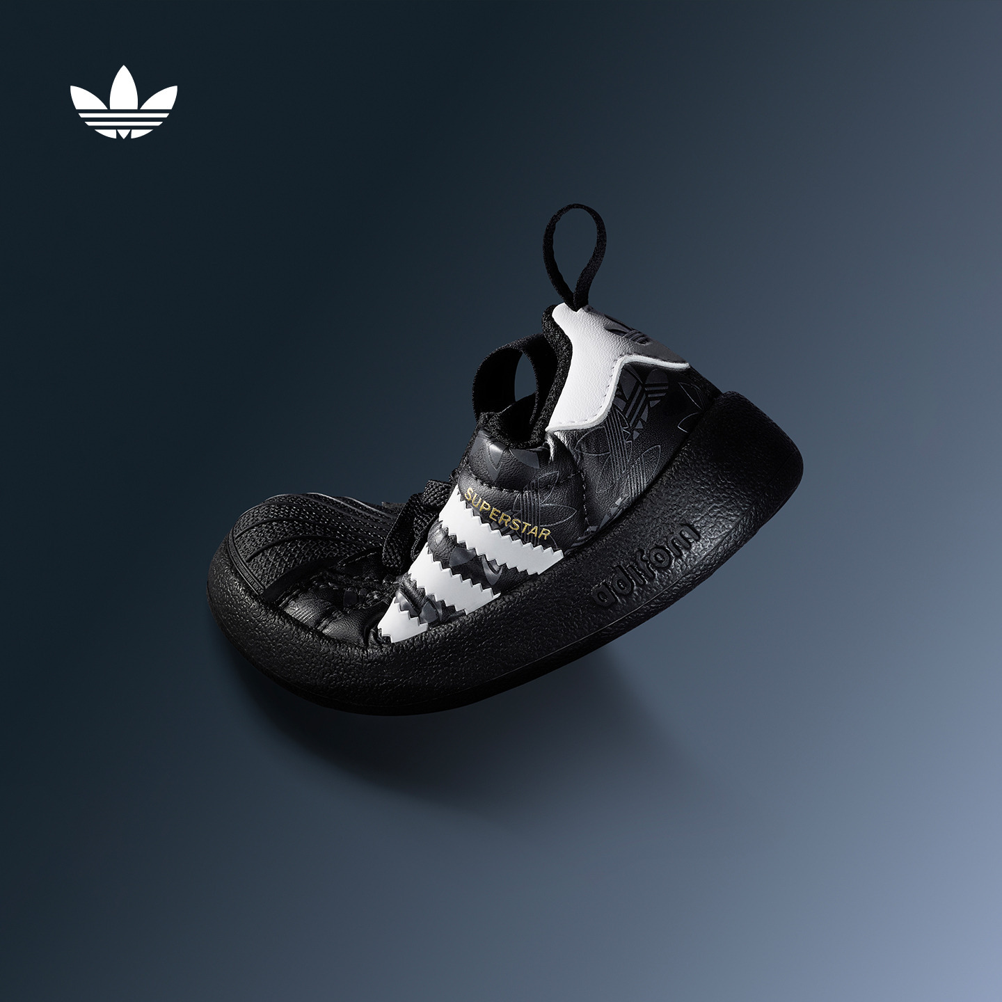 贝壳头阿迪达斯三叶草运动鞋