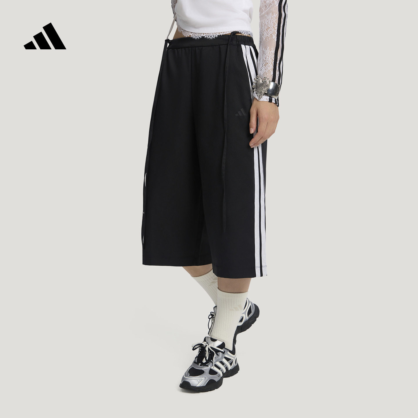三条纹舞动系列凉感五分裤休闲过膝短裤中裤女夏季adidas阿迪达斯