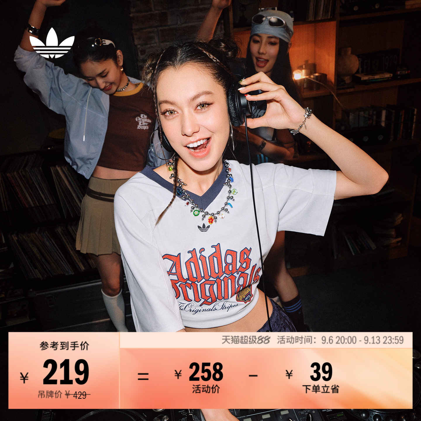 经典复古日常百搭印花运动V领短袖T恤女夏季adidas阿迪达斯三叶草