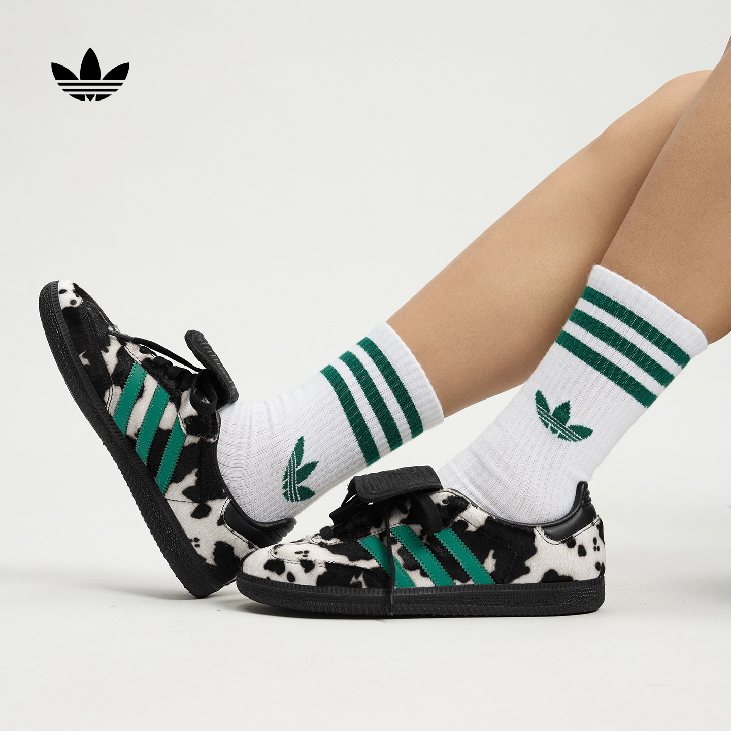 阿迪达斯三叶草经典鞋