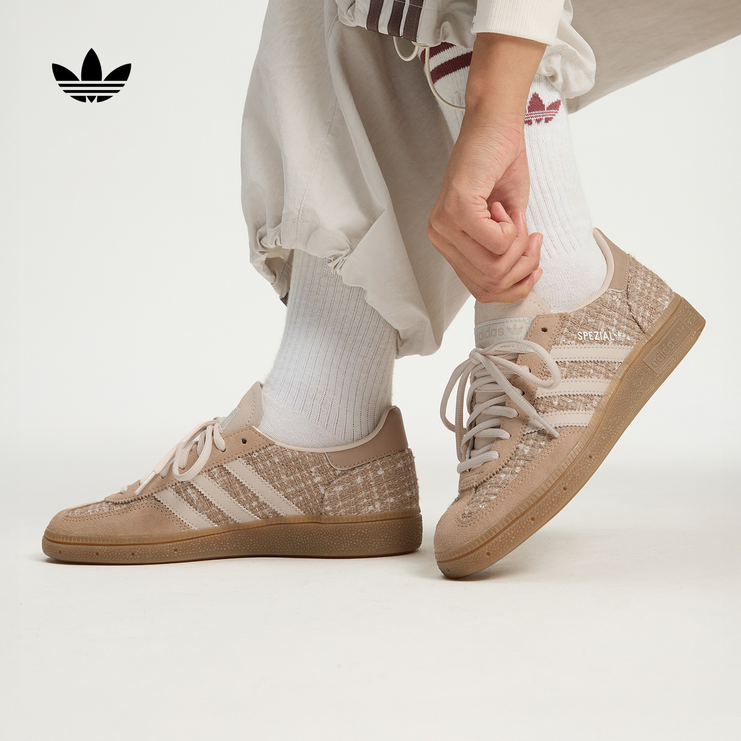 阿迪达斯三叶草经典鞋