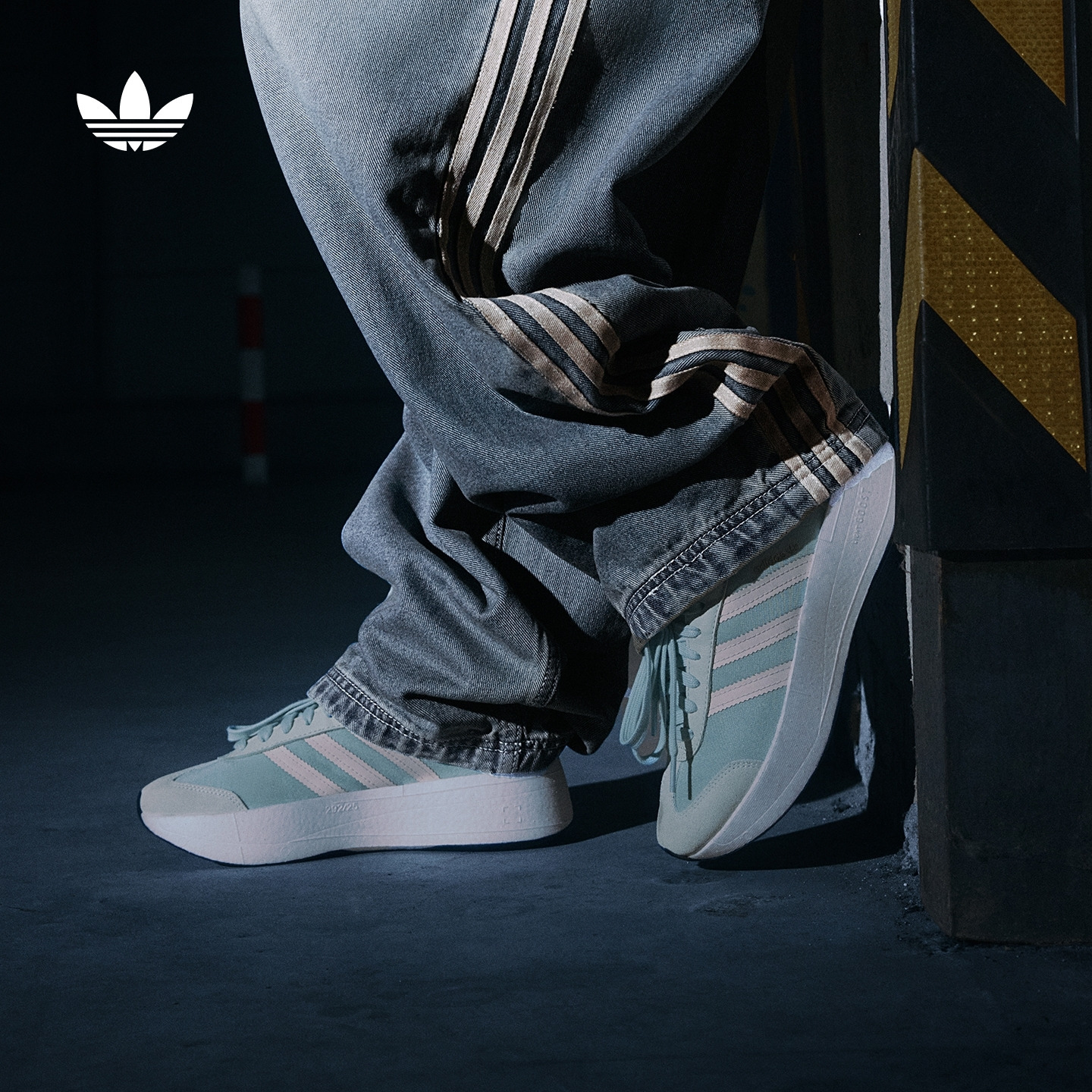 阿迪达斯三叶草女子经典鞋