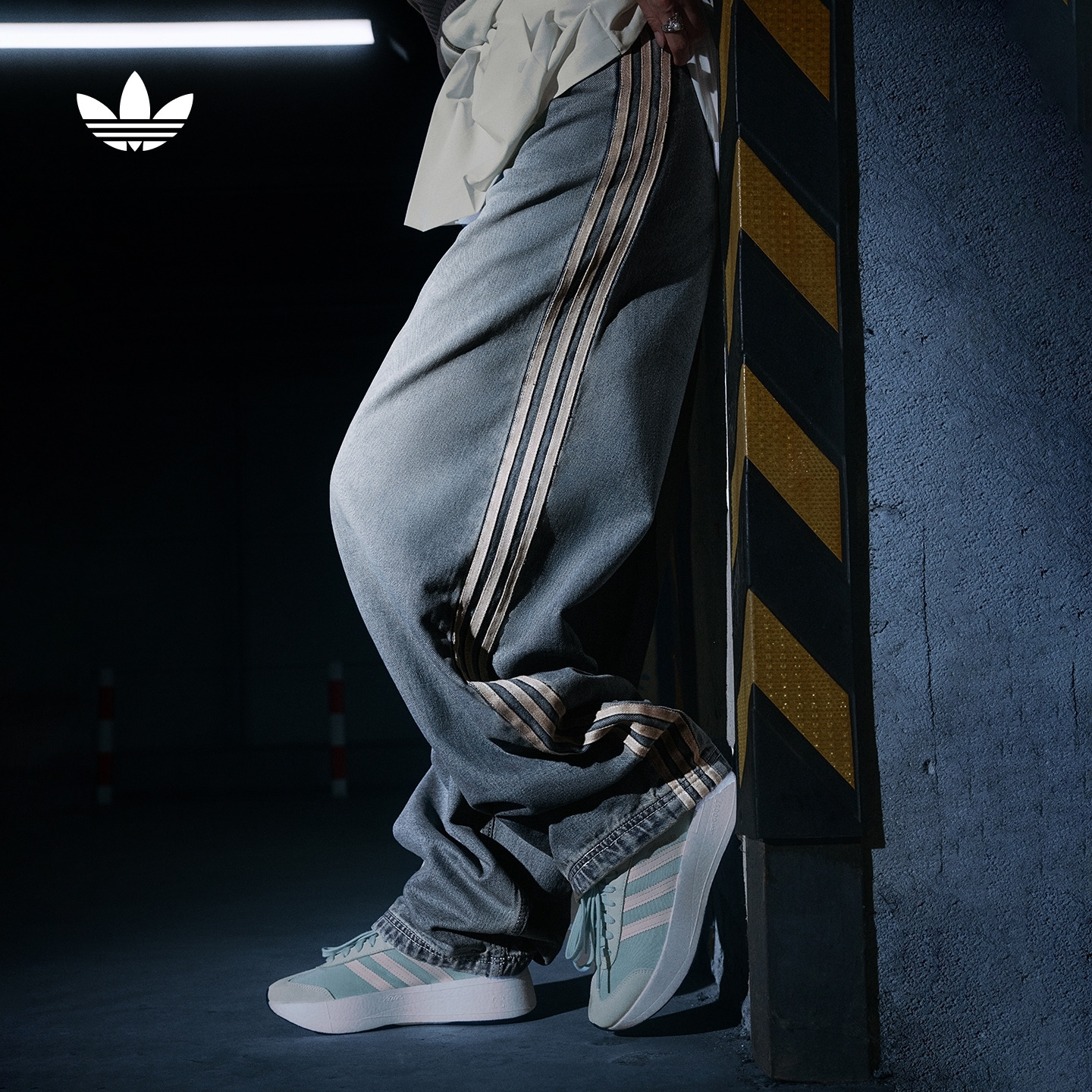 阿迪达斯三叶草女子运动裤