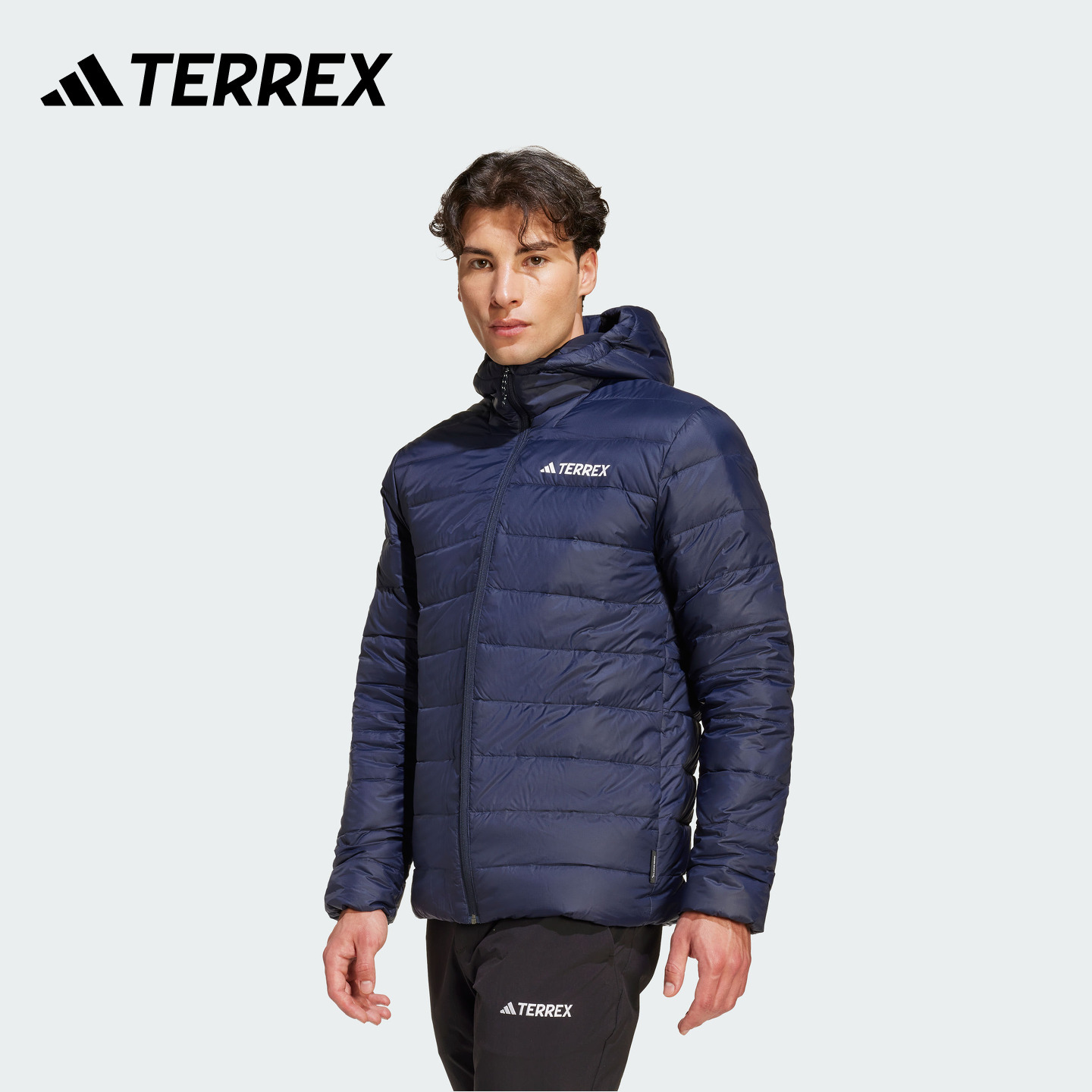 阿迪达斯TERREX户外连帽羽绒服