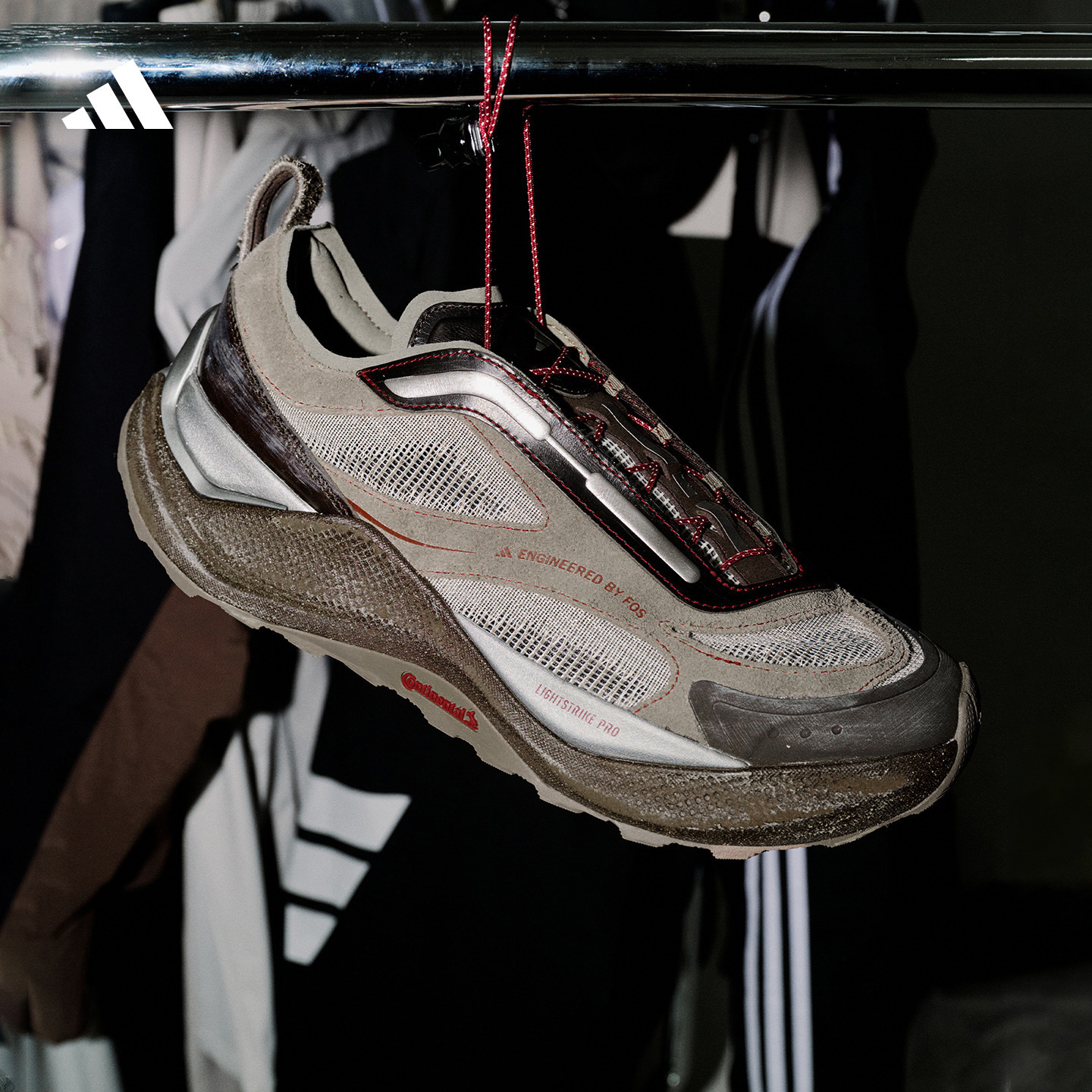 阿迪达斯男女休闲鞋adidas
