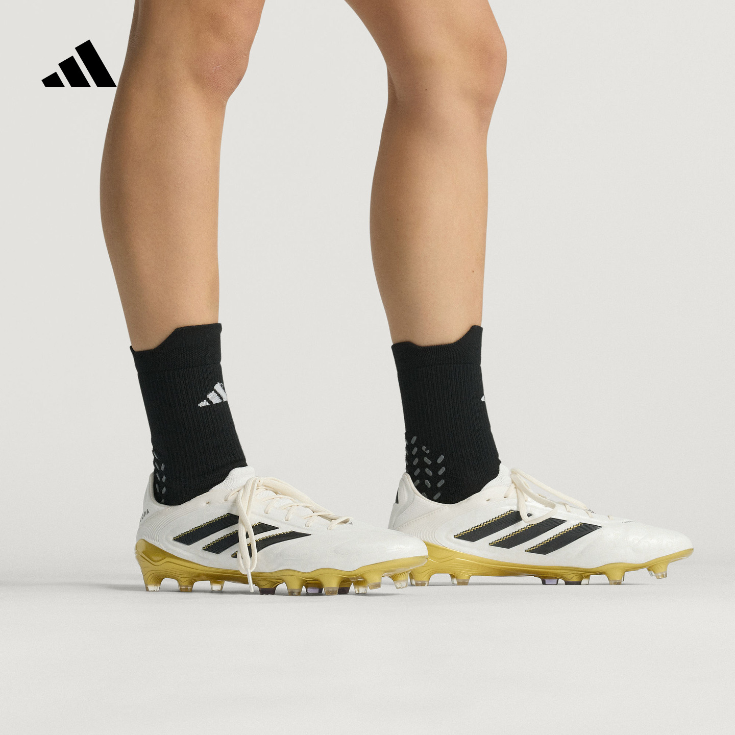 阿迪达斯男女足球鞋adidas