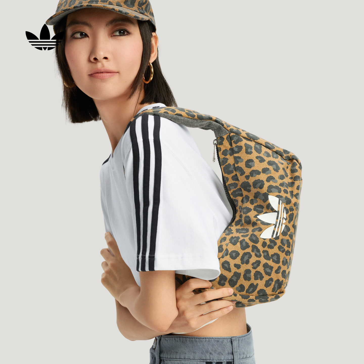 阿迪达斯三叶草女印花运动挎包