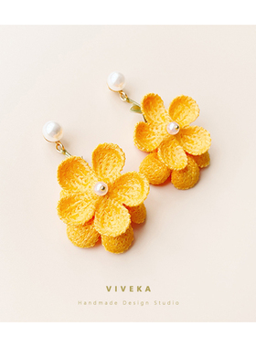 VIVEKA原创复古珍珠耳钉毛绒布艺黄色花朵花瓣耳环港风森系简约女