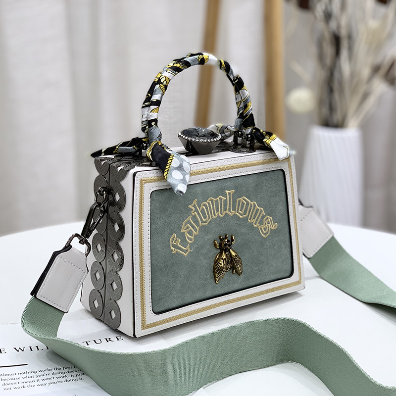 小箱子包包女2020新款小蜜蜂复古盒子包小方包宽肩带斜挎手提小包