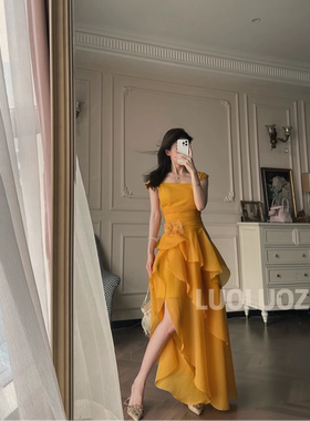 LUOLUOZ【郁金轻舞】显白姜黄色海边度假风在逃公主不规则连衣裙