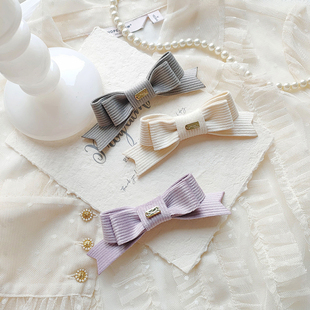 花漾轻复古日韩miu风金属字母贴标灯芯绒双层尖角蝴蝶结边夹领夹