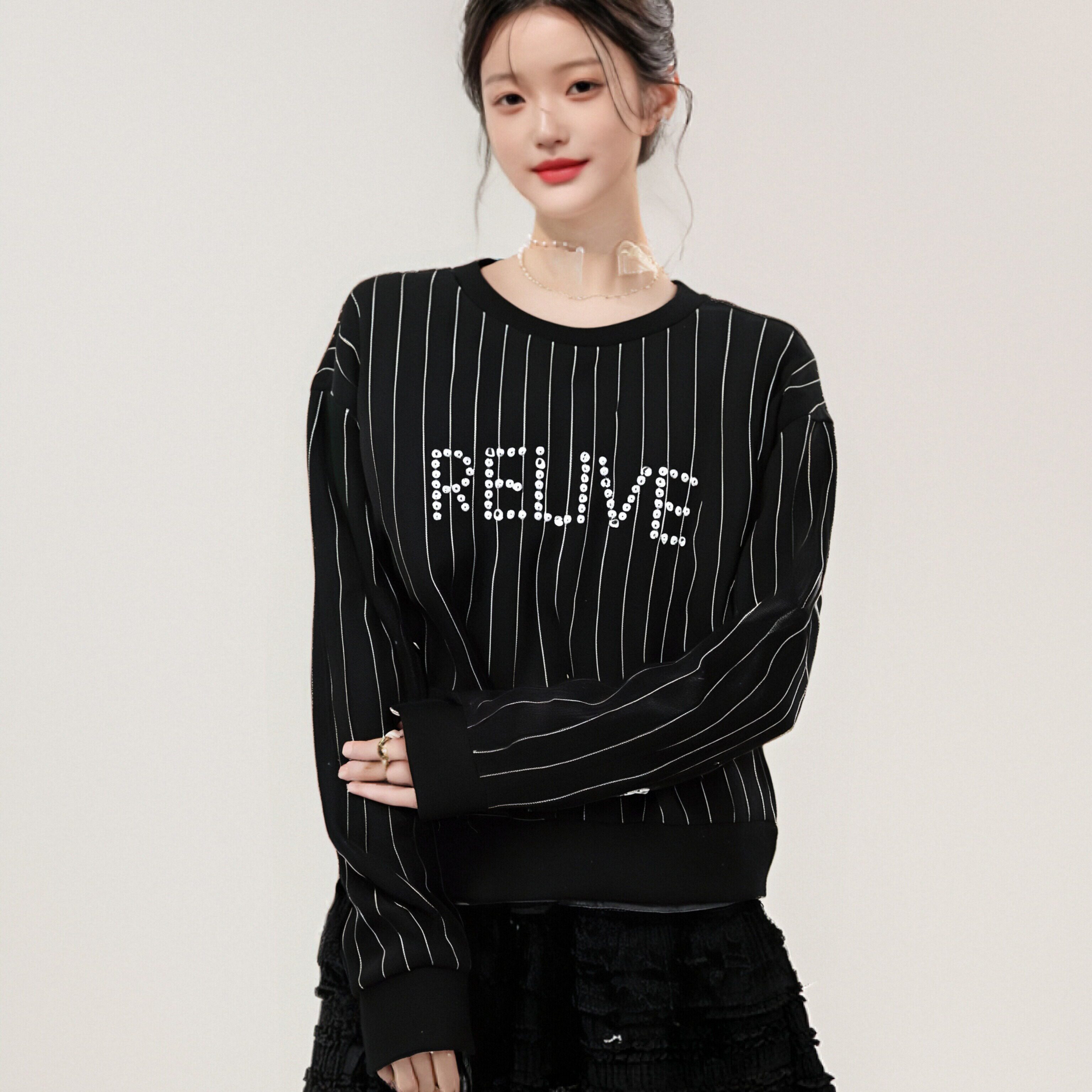 款号12507原单新款女装珍珠装饰圆领T恤竖条纹设计显瘦又时尚卫衣